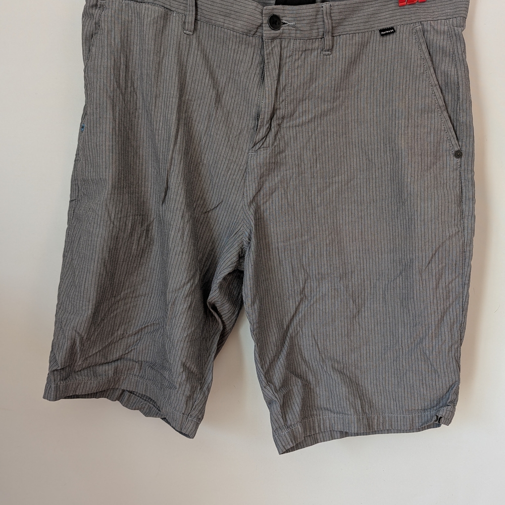 Hurley Men's Gray Pinstriped Shorts